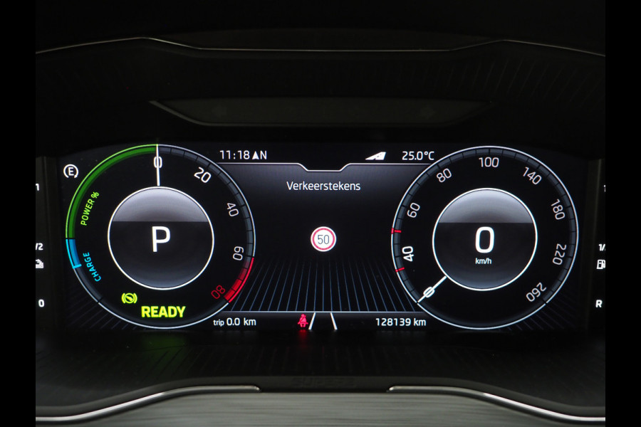 Škoda Superb Combi 1.4 TSI iV 218PK | Trekhaak | Camera | Keyless | Adaptive Cruise | BLIS | DAB | Carplay