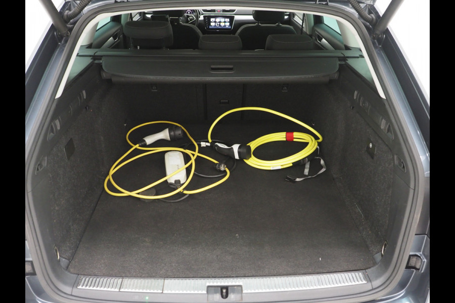Škoda Superb Combi 1.4 TSI iV 218PK | Trekhaak | Camera | Keyless | Adaptive Cruise | BLIS | DAB | Carplay