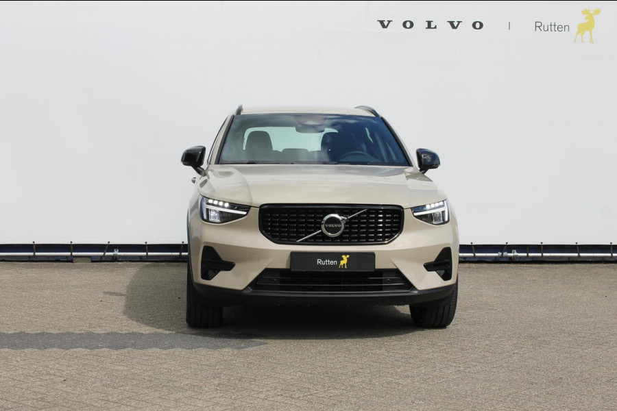 Volvo XC40 B4 211PK automaat Plus Dark Adaptieve Cruise Control / Blis / Google infotainment / Semi elektrisch wegklapbare trekhaak / Verwarmbare voorruit