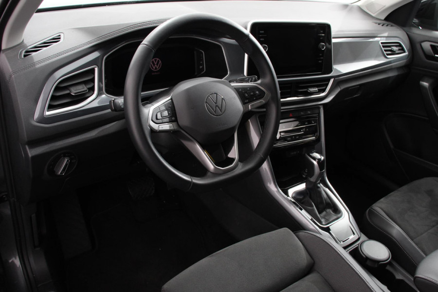 Volkswagen T-Roc 1.5 TSI DSG Style Navigatie Apple Carplay / Android Auto Climate Control Led Digitale Cockpit Adaptive Cruise Control Trekhaak