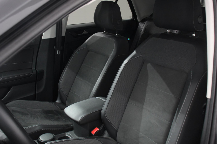 Volkswagen T-Roc 1.5 TSI DSG Style Navigatie Apple Carplay / Android Auto Climate Control Led Digitale Cockpit Adaptive Cruise Control Trekhaak