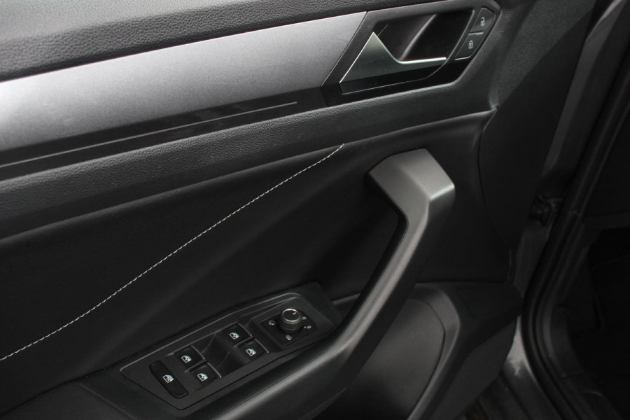 Volkswagen T-Roc 1.5 TSI DSG Style Navigatie Apple Carplay / Android Auto Climate Control Led Digitale Cockpit Adaptive Cruise Control Trekhaak