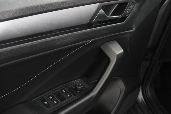 Volkswagen T-Roc 1.5 TSI DSG Style Navigatie Apple Carplay / Android Auto Climate Control Led Digitale Cockpit Adaptive Cruise Control Trekhaak