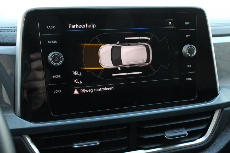 Volkswagen T-Roc 1.5 TSI DSG Style Navigatie Apple Carplay / Android Auto Climate Control Led Digitale Cockpit Adaptive Cruise Control Trekhaak