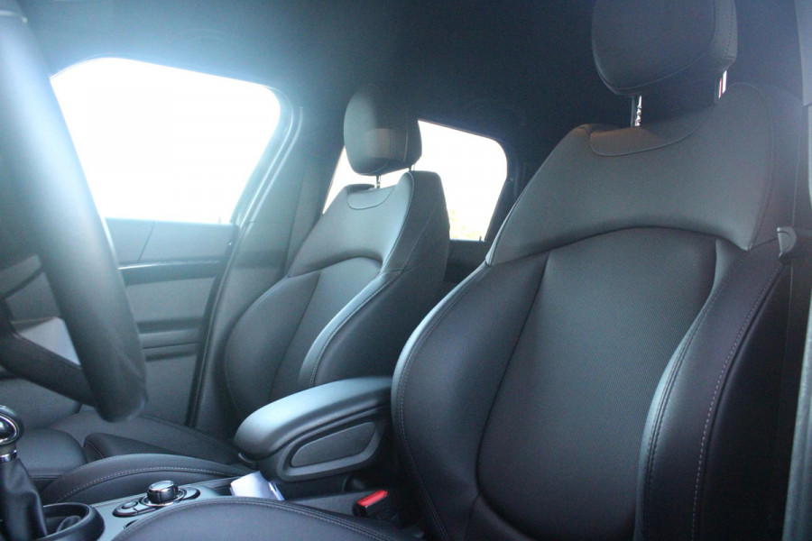 MINI Countryman 2.0 Cooper S E 220PK AUTOMAAT ALL4 CHILI | ELEKTRISCH BEDIENBARE VOORSTOELEN MET GEHEUGENFUNCTIE OP DE BESTUURDERSSTOEL | "UNION JACK" ACHTERLICHTEN | VOLLEDIG LEDEREN BEKLEDING | FULL LED KOPLAMPEN ADAPTIEF | 17" LICHTMETALEN VELGEN "BLACK" | STOEL/VOORRUIT VERWARMING | KEYLESS GO | NAVIGATIE | DRAADLOZE APPLE CARPLAY/ANDROID AUTO | CLIMATE CONTROL | ACHTERUITRIJ CAMERA | ADAPTIVE CRUISE CONTROL |