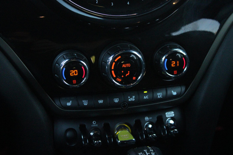 MINI Countryman 2.0 Cooper S E 220PK AUTOMAAT ALL4 CHILI | ELEKTRISCH BEDIENBARE VOORSTOELEN MET GEHEUGENFUNCTIE OP DE BESTUURDERSSTOEL | "UNION JACK" ACHTERLICHTEN | VOLLEDIG LEDEREN BEKLEDING | FULL LED KOPLAMPEN ADAPTIEF | 17" LICHTMETALEN VELGEN "BLACK" | STOEL/VOORRUIT VERWARMING | KEYLESS GO | NAVIGATIE | DRAADLOZE APPLE CARPLAY/ANDROID AUTO | CLIMATE CONTROL | ACHTERUITRIJ CAMERA | ADAPTIVE CRUISE CONTROL |