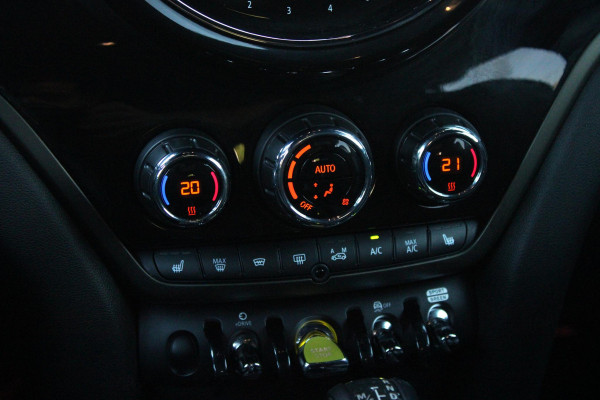 MINI Countryman 2.0 Cooper S E 220PK AUTOMAAT ALL4 CHILI | ELEKTRISCH BEDIENBARE VOORSTOELEN MET GEHEUGENFUNCTIE OP DE BESTUURDERSSTOEL | "UNION JACK" ACHTERLICHTEN | VOLLEDIG LEDEREN BEKLEDING | FULL LED KOPLAMPEN ADAPTIEF | 17" LICHTMETALEN VELGEN "BLACK" | STOEL/VOORRUIT VERWARMING | KEYLESS GO | NAVIGATIE | DRAADLOZE APPLE CARPLAY/ANDROID AUTO | CLIMATE CONTROL | ACHTERUITRIJ CAMERA | ADAPTIVE CRUISE CONTROL |