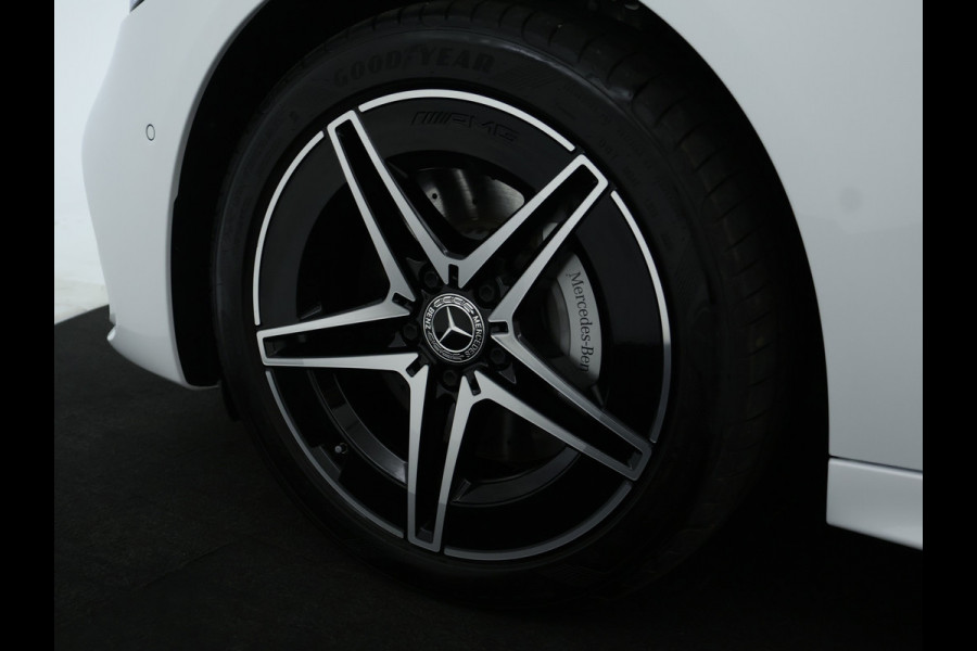 Mercedes-Benz C-Klasse Estate 300 e AMG Plug-In Hybride | AMG Line | Night Pakket | Trekhaak | Panorama Schuif-Kanteldak | Keyless-Go | Inclusief 24 maanden MB Certified garantie voor Europa.