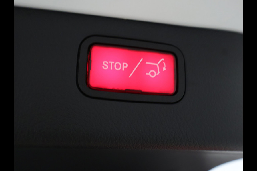 Mercedes-Benz C-Klasse Estate 300 e AMG Plug-In Hybride | AMG Line | Night Pakket | Trekhaak | Panorama Schuif-Kanteldak | Keyless-Go | Inclusief 24 maanden MB Certified garantie voor Europa.