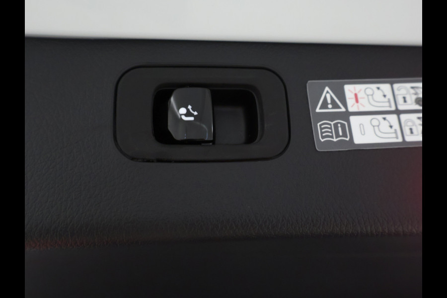 Mercedes-Benz C-Klasse Estate 300 e AMG Plug-In Hybride | AMG Line | Night Pakket | Trekhaak | Panorama Schuif-Kanteldak | Keyless-Go | Inclusief 24 maanden MB Certified garantie voor Europa.