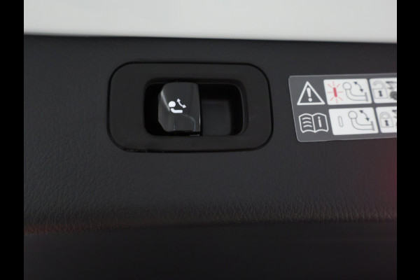 Mercedes-Benz C-Klasse Estate 300 e AMG Plug-In Hybride | AMG Line | Night Pakket | Trekhaak | Panorama Schuif-Kanteldak | Keyless-Go | Inclusief 24 maanden MB Certified garantie voor Europa.