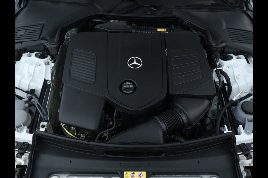 Mercedes-Benz C-Klasse Estate 300 e AMG Plug-In Hybride | AMG Line | Night Pakket | Trekhaak | Panorama Schuif-Kanteldak | Keyless-Go | Inclusief 24 maanden MB Certified garantie voor Europa.