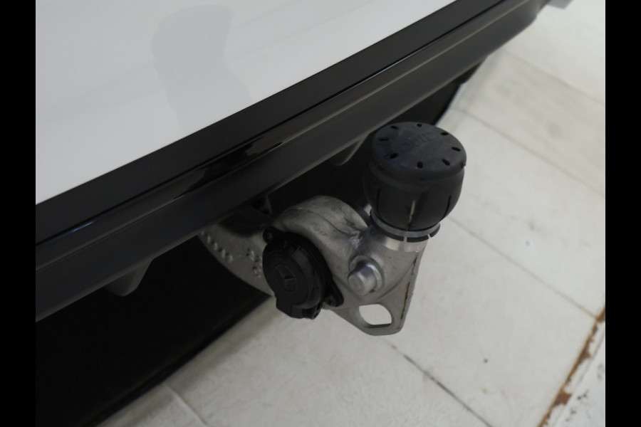 Mercedes-Benz C-Klasse Estate 300 e AMG Plug-In Hybride | AMG Line | Night Pakket | Trekhaak | Panorama Schuif-Kanteldak | Keyless-Go | Inclusief 24 maanden MB Certified garantie voor Europa.