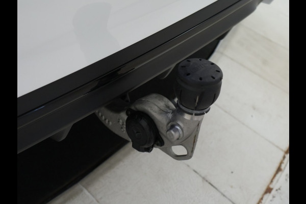 Mercedes-Benz C-Klasse Estate 300 e AMG Plug-In Hybride | AMG Line | Night Pakket | Trekhaak | Panorama Schuif-Kanteldak | Keyless-Go | Inclusief 24 maanden MB Certified garantie voor Europa.