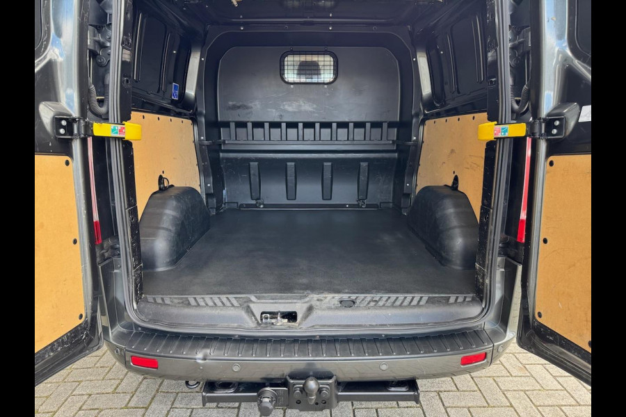 Ford Transit Custom 2.0 TDCI 131pk L2H1 Limited DC | D-RIEM NIEUW! | 2x SCHUIF | Navi | Camera | Raptor | CarPlay | Trekhaak | 5-p Ford Transit Custom 2.0 TDCI 131pk L2H1 Limited DC | D-RIEM NIEUW! | 2x SCHUIF | Navi | Camera | Raptor | CarPlay | Trekhaak | 5-p