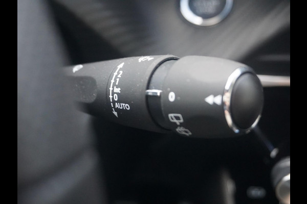 Peugeot 208 Hybrid 136 e-DCS6 GT