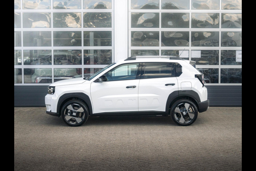 Fiat Grande Panda La Prima 11 kW 44 kWh | Uit voorraad leverbaar | Clima | Cruise | Camera | Apple Carplay | 17" | Navi | Winter Pack