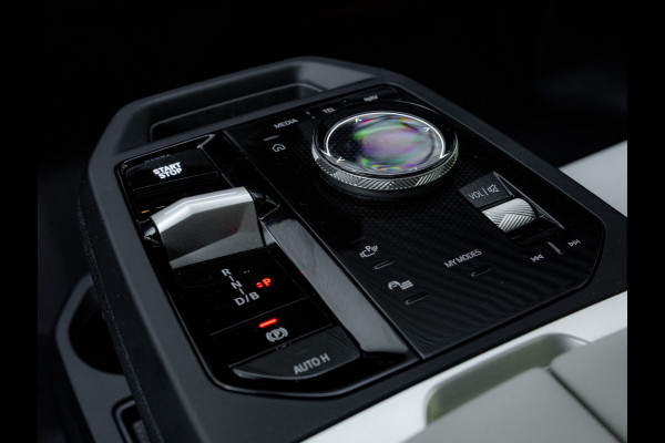 BMW iX xDrive50 - Sportpakket - Pano - Driving Ass Prof - Harman Kardon