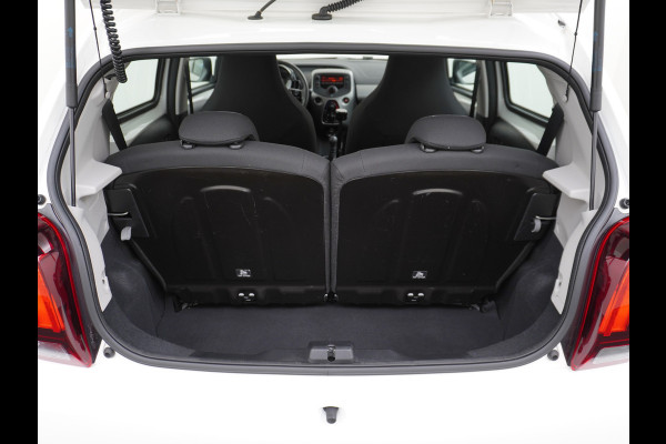 Peugeot 108 1.0I 70PK e-VTi 5Drs Airco Isofix ESP CV met afstandsbediening Elek.ramen Active BluetoothPack Premium **SLECHTS 31.518 KM **  € 23,- Wegenbelasting p/m 100% Dealeronderhouden Origineel Nederlandse Auto