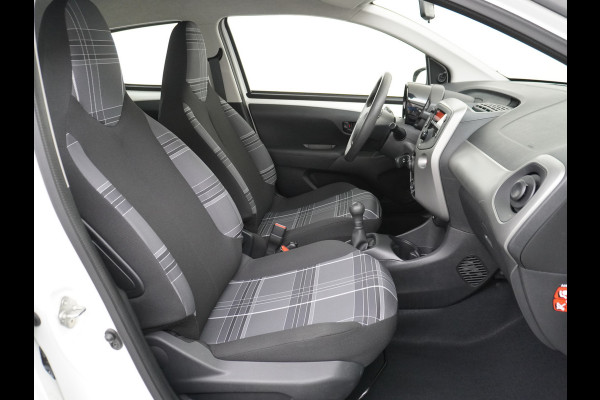 Peugeot 108 1.0I 70PK e-VTi 5Drs Airco Isofix ESP CV met afstandsbediening Elek.ramen Active BluetoothPack Premium **SLECHTS 31.518 KM **  € 23,- Wegenbelasting p/m 100% Dealeronderhouden Origineel Nederlandse Auto