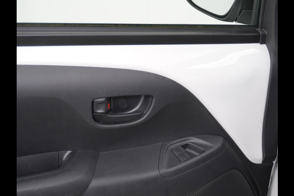 Peugeot 108 1.0I 70PK e-VTi 5Drs Airco Isofix ESP CV met afstandsbediening Elek.ramen Active BluetoothPack Premium **SLECHTS 31.518 KM **  € 23,- Wegenbelasting p/m 100% Dealeronderhouden Origineel Nederlandse Auto