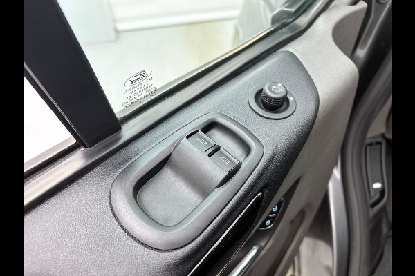Ford Transit Custom 320 2.0 TDCI L2H1 Sport Airco ACC Bluetooth Navi Trekhaak Stoelverwarming