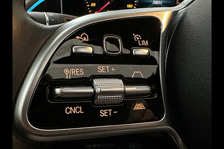 Mercedes-Benz EQC AMG Premium | SOH 99% | 360 Camera | Distronic + | Stoelventilatie | Burmester | 21" | Headup | Keyless-Go | Trekhaak | 2x Memory | Achterbankverwarming | Sfeerverlichting | Carplay | Panodak | Widescreen | 12-2019 | 69dkm! Bovag Garantie |