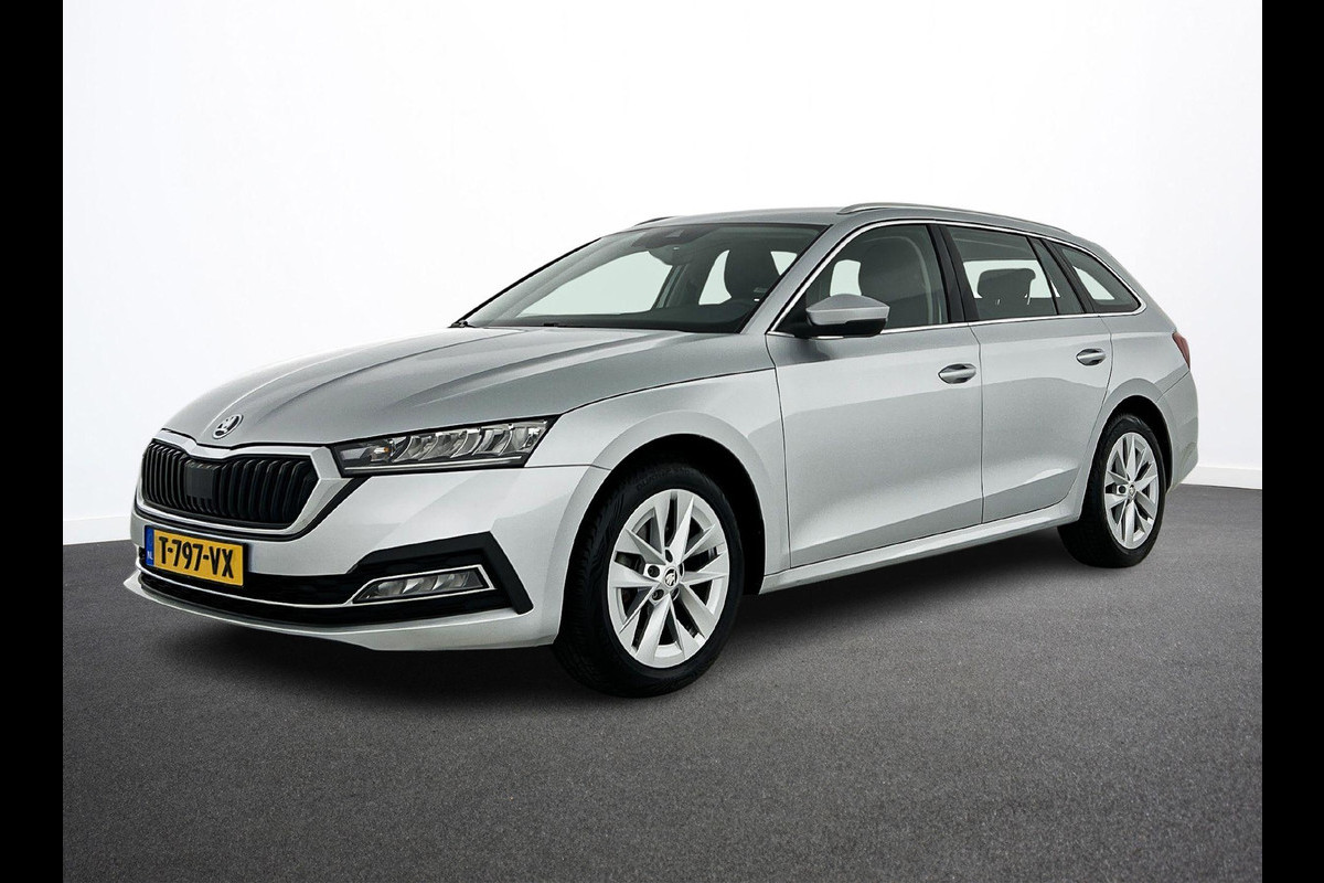Škoda Octavia Combi 1.5 e-TSI DSG Style Navigatie Climatic Control  Parkeer Sensoren + Camera DAB Cruise control Lichtmetalen Velgen Keyless
