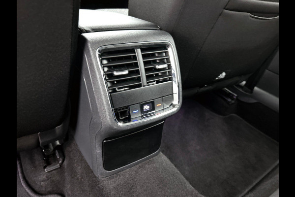 Škoda Octavia Combi 1.5 e-TSI DSG Style Navigatie Climatic Control  Parkeer Sensoren + Camera DAB Cruise control Lichtmetalen Velgen Keyless