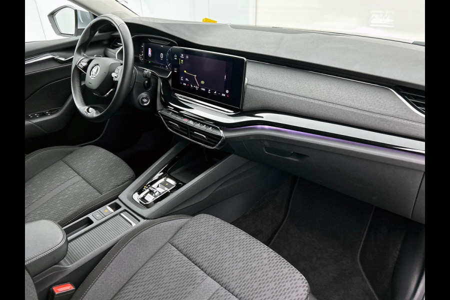 Škoda Octavia Combi 1.5 e-TSI DSG Style Navigatie Climatic Control  Parkeer Sensoren + Camera DAB Cruise control Lichtmetalen Velgen Keyless
