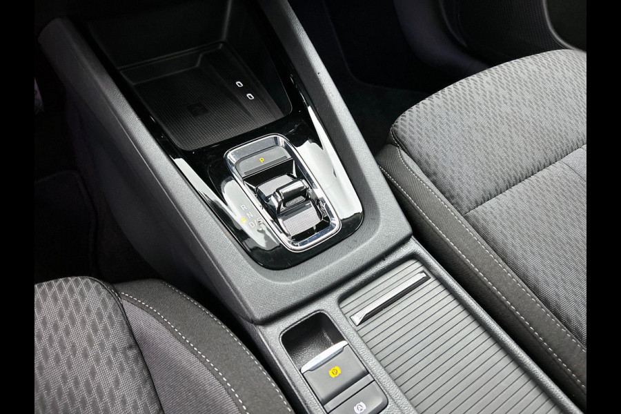 Škoda Octavia Combi 1.5 e-TSI DSG Style Navigatie Climatic Control  Parkeer Sensoren + Camera DAB Cruise control Lichtmetalen Velgen Keyless