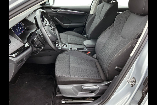 Škoda Octavia Combi 1.5 e-TSI DSG Style Navigatie Climatic Control  Parkeer Sensoren + Camera DAB Cruise control Lichtmetalen Velgen Keyless