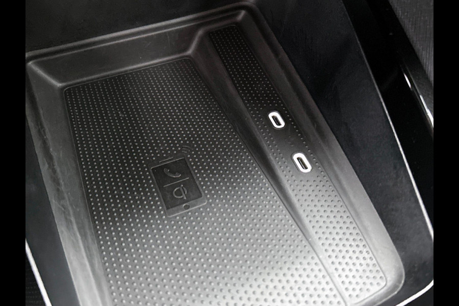 Škoda Octavia Combi 1.5 e-TSI DSG Style Navigatie Climatic Control  Parkeer Sensoren + Camera DAB Cruise control Lichtmetalen Velgen Keyless