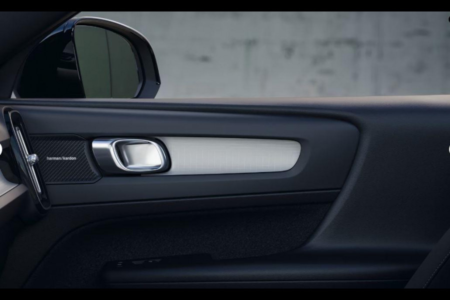 Volvo XC40 B4 211PK Automaat Plus Dark / Extra getint glas / Microtech/Nubuck / Camera achter Volvo XC40 B4 211PK Automaat Plus Dark / Extra getint glas / Microtech/Nubuck / Camera achter
