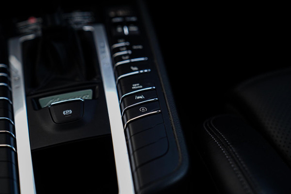 Porsche Macan 2.0 | Panorama | Facelift | LED | 21 inch | 100% Onderhouden | Luxe Leder | Bluetooth Audio | NAP | Stoelverwarming