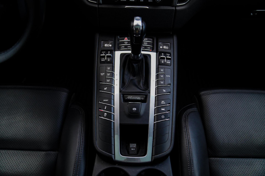 Porsche Macan 2.0 | Panorama | Facelift | LED | 21 inch | 100% Onderhouden | Luxe Leder | Bluetooth Audio | NAP | Stoelverwarming
