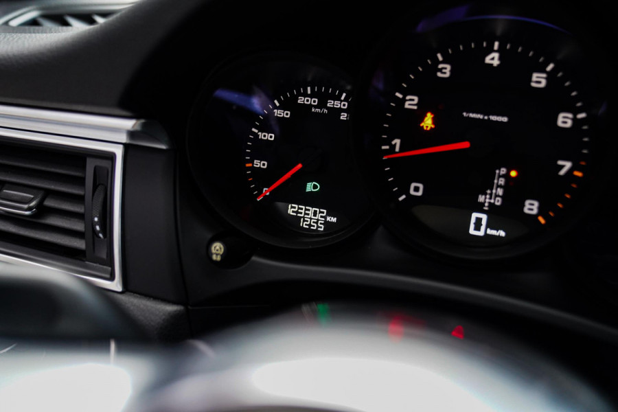 Porsche Macan 2.0 | Panorama | Facelift | LED | 21 inch | 100% Onderhouden | Luxe Leder | Bluetooth Audio | NAP | Stoelverwarming
