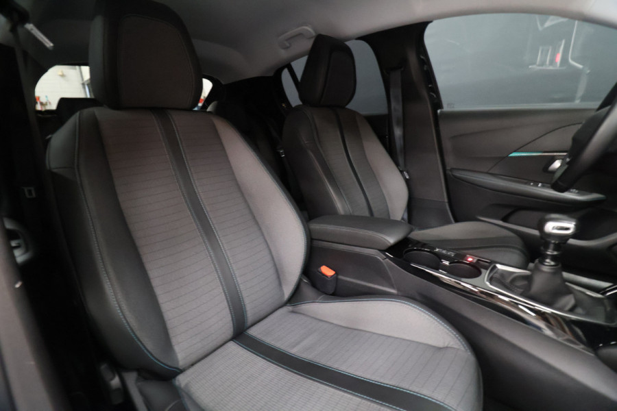 Peugeot 208 1.2 PureTech Blue Lease Allure [CAMERA 360+, PDC ACHTER, APPLE CARPLAY, ANDROID AUTO, CRUISE CONTROL, NAVIGATIE, AIRCONDITIONING, NIEUWSTAAT]