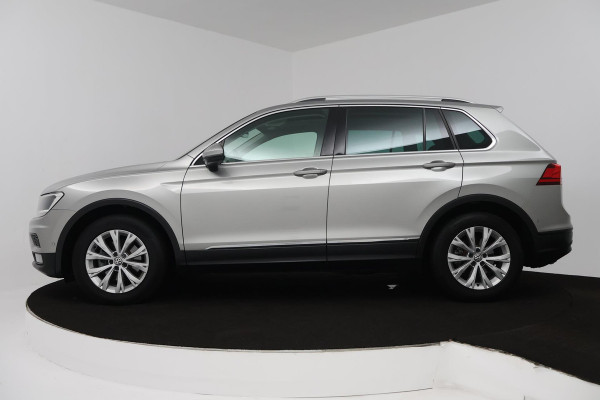 Volkswagen Tiguan 1.4 TSI ACT Comfortline Business (PANORAMADAK, ACHTERUITRIJCAMERA, NAVIGATIE, STOELVERWARMING, PARKEERSENSOREN)