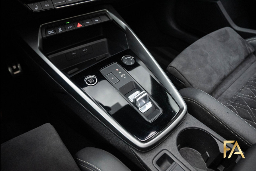 Audi A3 Sportback 40 TFSI e S Line PANO|RSseats|Ambianceverlichting|18Inch|MatrixLED