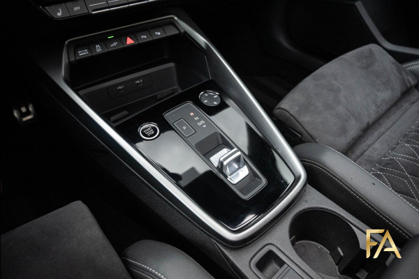 Audi A3 Sportback 40 TFSI e S Line PANO|RSseats|Ambianceverlichting|18Inch|MatrixLED