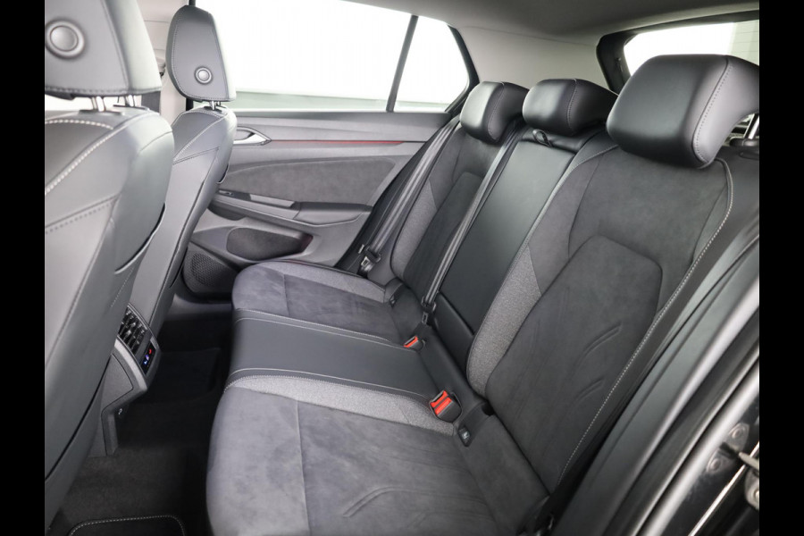 Volkswagen Golf 1.5 eHybrid Style Edition 204PK | Panoramadak | Wegklapbare trekhaak | Sportonderstel | Led matrix | Stoelverwarming | 18 Inch