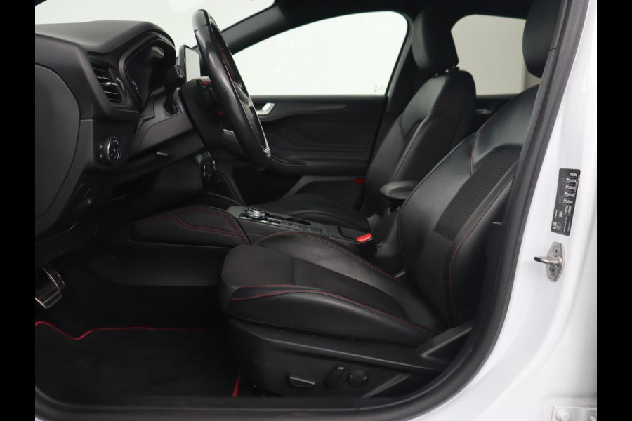 Ford Focus 1.5 EcoBoost ST Line | Stoelverwarming | Half leder | Camera | B&O Sound | Carplay | Park Assist | Navigatie | Dodehoek detectie | Cruise control | Navigatie