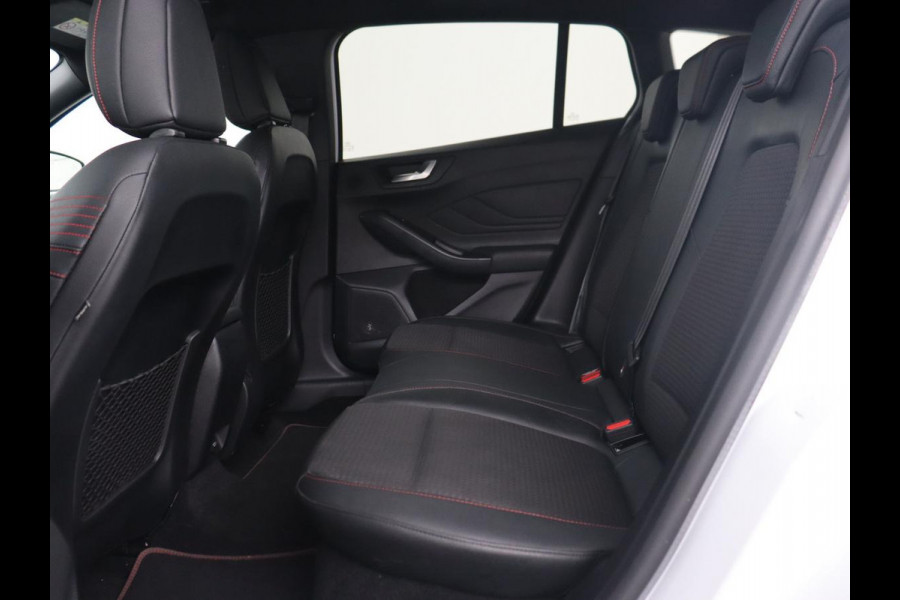 Ford Focus 1.5 EcoBoost ST Line | Stoelverwarming | Half leder | Camera | B&O Sound | Carplay | Park Assist | Navigatie | Dodehoek detectie | Cruise control | Navigatie