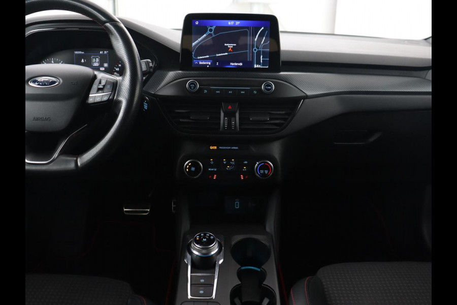 Ford Focus 1.5 EcoBoost ST Line | Stoelverwarming | Half leder | Camera | B&O Sound | Carplay | Park Assist | Navigatie | Dodehoek detectie | Cruise control | Navigatie