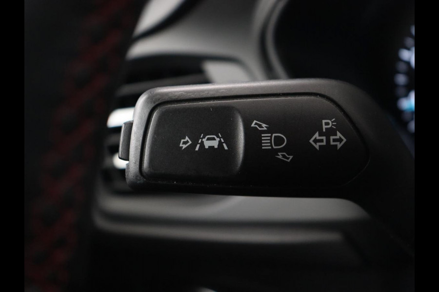 Ford Focus 1.5 EcoBoost ST Line | Stoelverwarming | Half leder | Camera | B&O Sound | Carplay | Park Assist | Navigatie | Dodehoek detectie | Cruise control | Navigatie