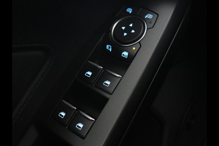 Ford Focus 1.5 EcoBoost ST Line | Stoelverwarming | Half leder | Camera | B&O Sound | Carplay | Park Assist | Navigatie | Dodehoek detectie | Cruise control | Navigatie