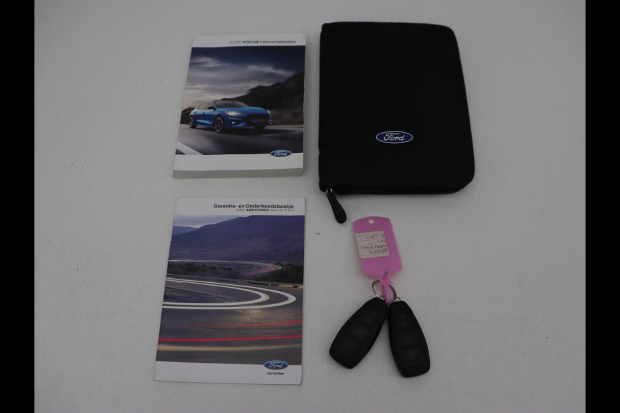 Ford Focus 1.5 EcoBoost ST Line | Stoelverwarming | Half leder | Camera | B&O Sound | Carplay | Park Assist | Navigatie | Dodehoek detectie | Cruise control | Navigatie