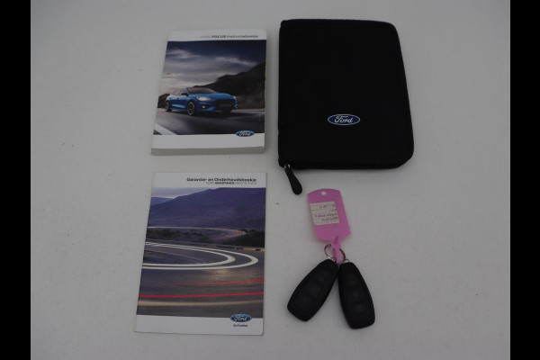 Ford Focus 1.5 EcoBoost ST Line | Stoelverwarming | Half leder | Camera | B&O Sound | Carplay | Park Assist | Navigatie | Dodehoek detectie | Cruise control | Navigatie