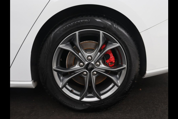 Ford Focus 1.5 EcoBoost ST Line | Stoelverwarming | Half leder | Camera | B&O Sound | Carplay | Park Assist | Navigatie | Dodehoek detectie | Cruise control | Navigatie